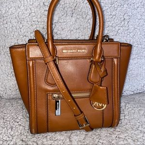 Michael Kors Messenger Bag